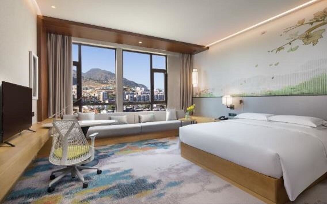 Premium bedding, in-room safe, blackout curtains, soundproofing