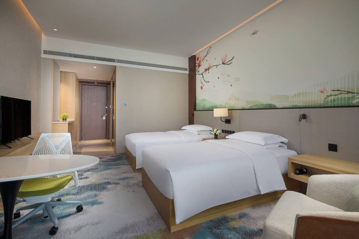 Premium bedding, in-room safe, blackout curtains, soundproofing