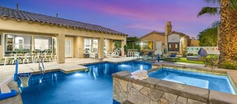 Azul: Pool, Spa, Fire Pit and Pickle Ball Court!