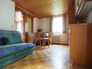 Apartment 4, excl. cleaning fee | 1 bedroom, premium bedding, desk, blackout curtains