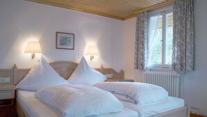 Lägenhet (Ferienwohnung 4) | 1 sovrum, sängtillbehör av högsta kvalitet och skrivbord