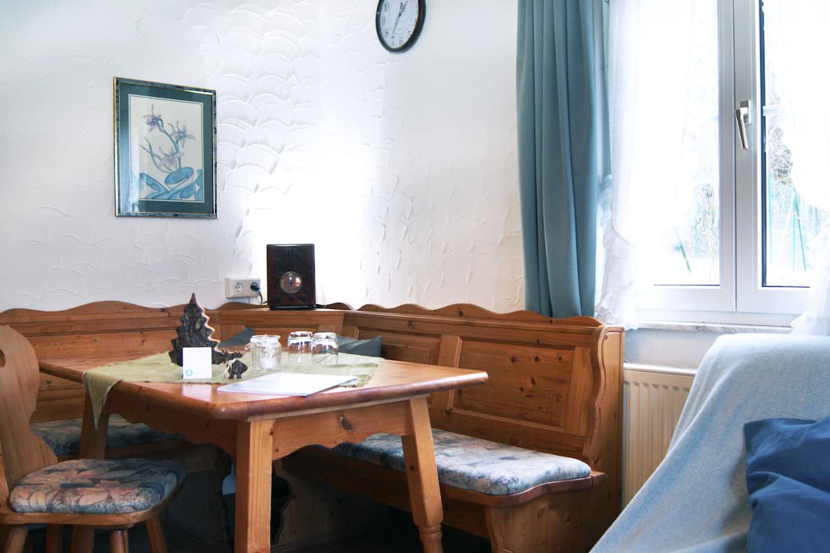 Appartement (Ferienwohnung 3) | 1 chambre, literie de qualité, bureau, rideaux d’obscurcissement