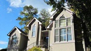 Unclassified image, 2 of 4, button - Luxury House with Hot Tub in Atlanta (Atlanta)