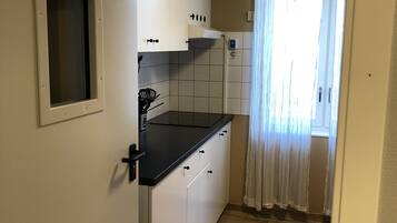 Economy-Doppelzimmer | Schreibtisch, laptopgeeigneter Arbeitsplatz, schallisolierte Zimmer