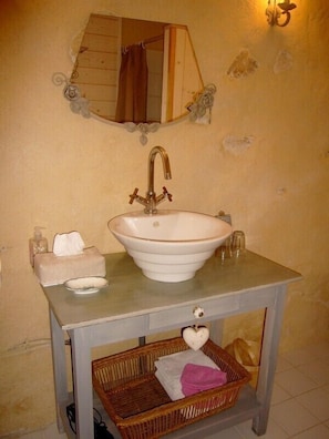 Habitación doble | Lavabo en el baño