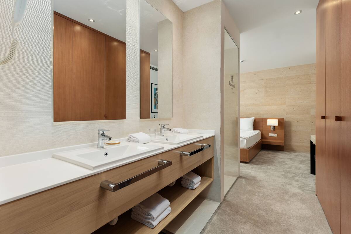 exclusive duplex suite | bathroom | shower, free toiletries, hair dryer, bathrobes