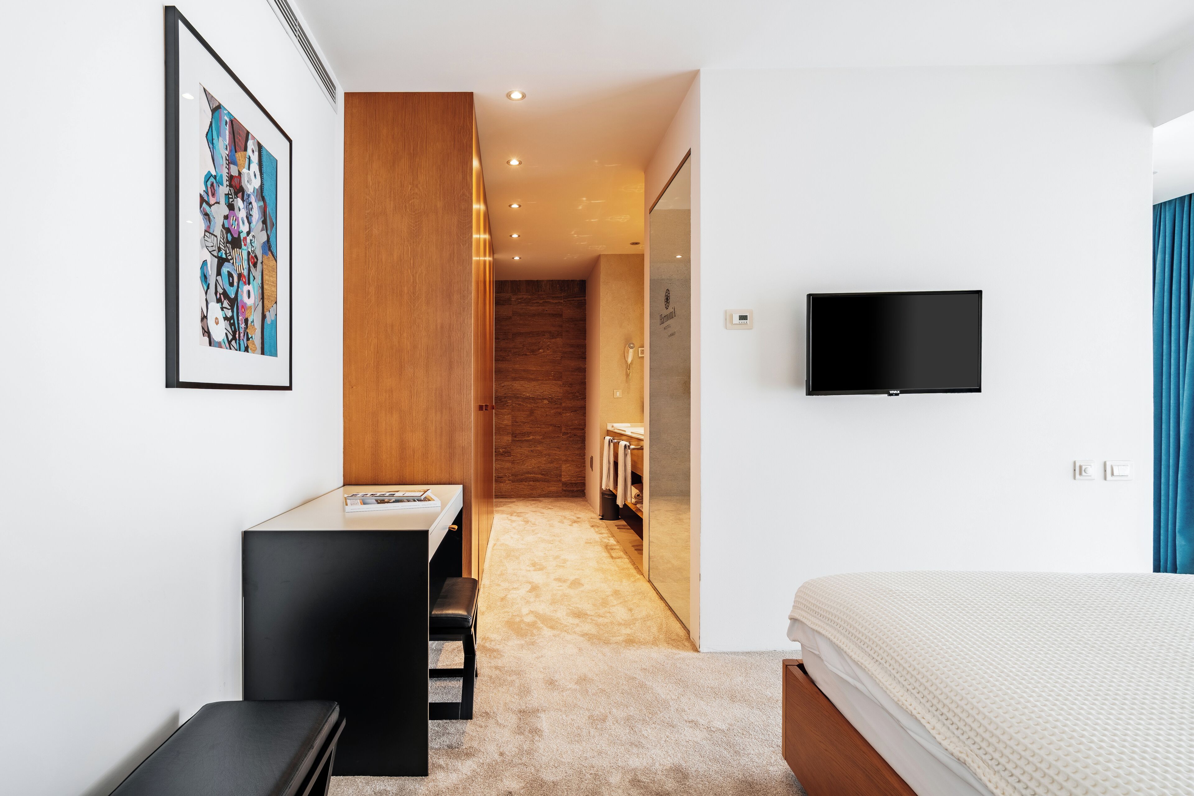 Exclusive Duplex Suite | Minibar, in-room safe, individually furnished, desk