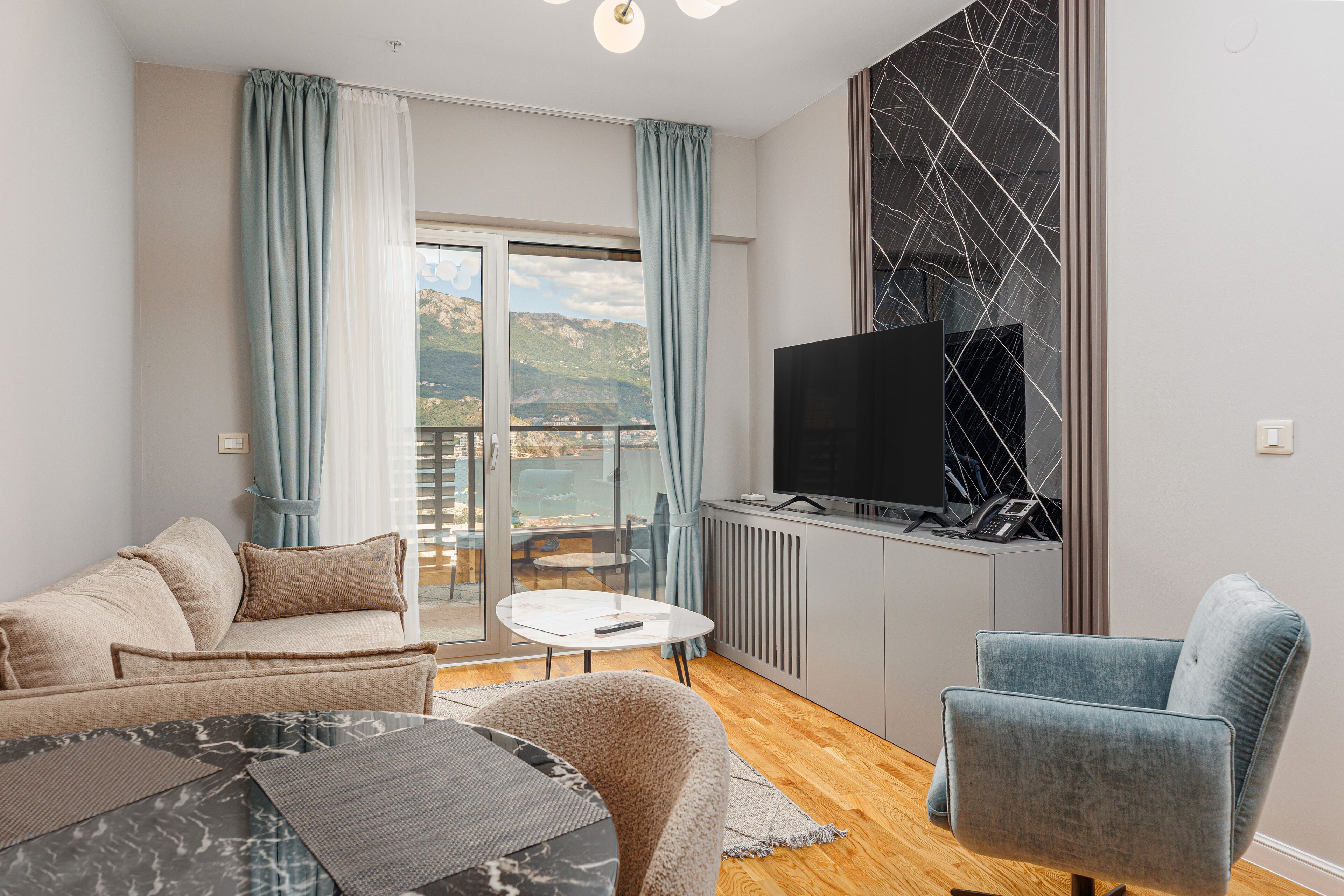 Panoramic Apartment | Living area | 42-inch flat-screen TV with cable channels