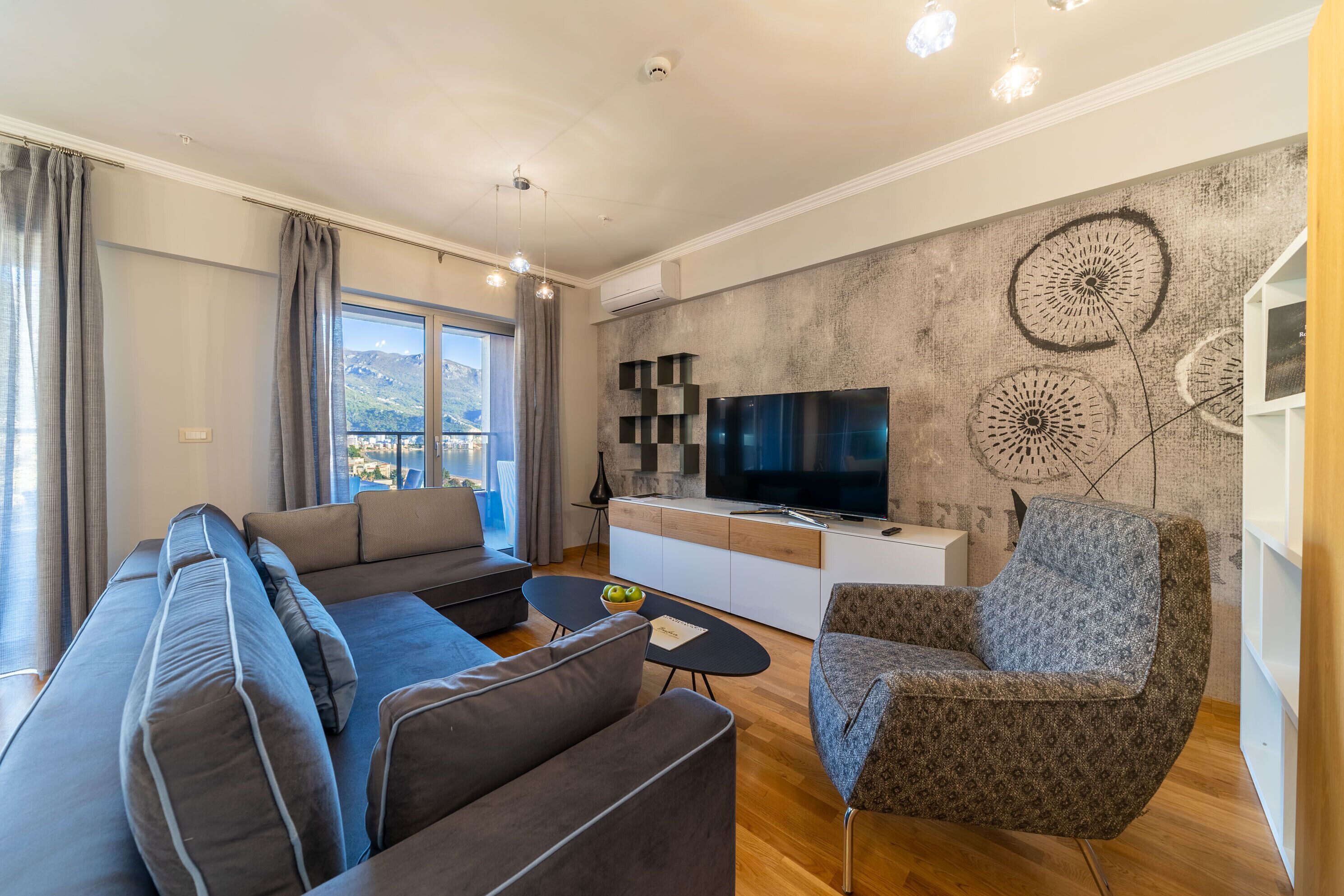 superior apartment, 3 bedrooms, sea view | living room | 42-inch flat-screen tv with cable channels