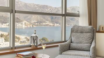 Suite Luxe, vue mer | Coin séjour