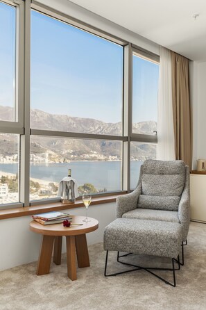 Luxury Suite, Sea View | Living area - Hotel Harmonia by Dukley (Budva)