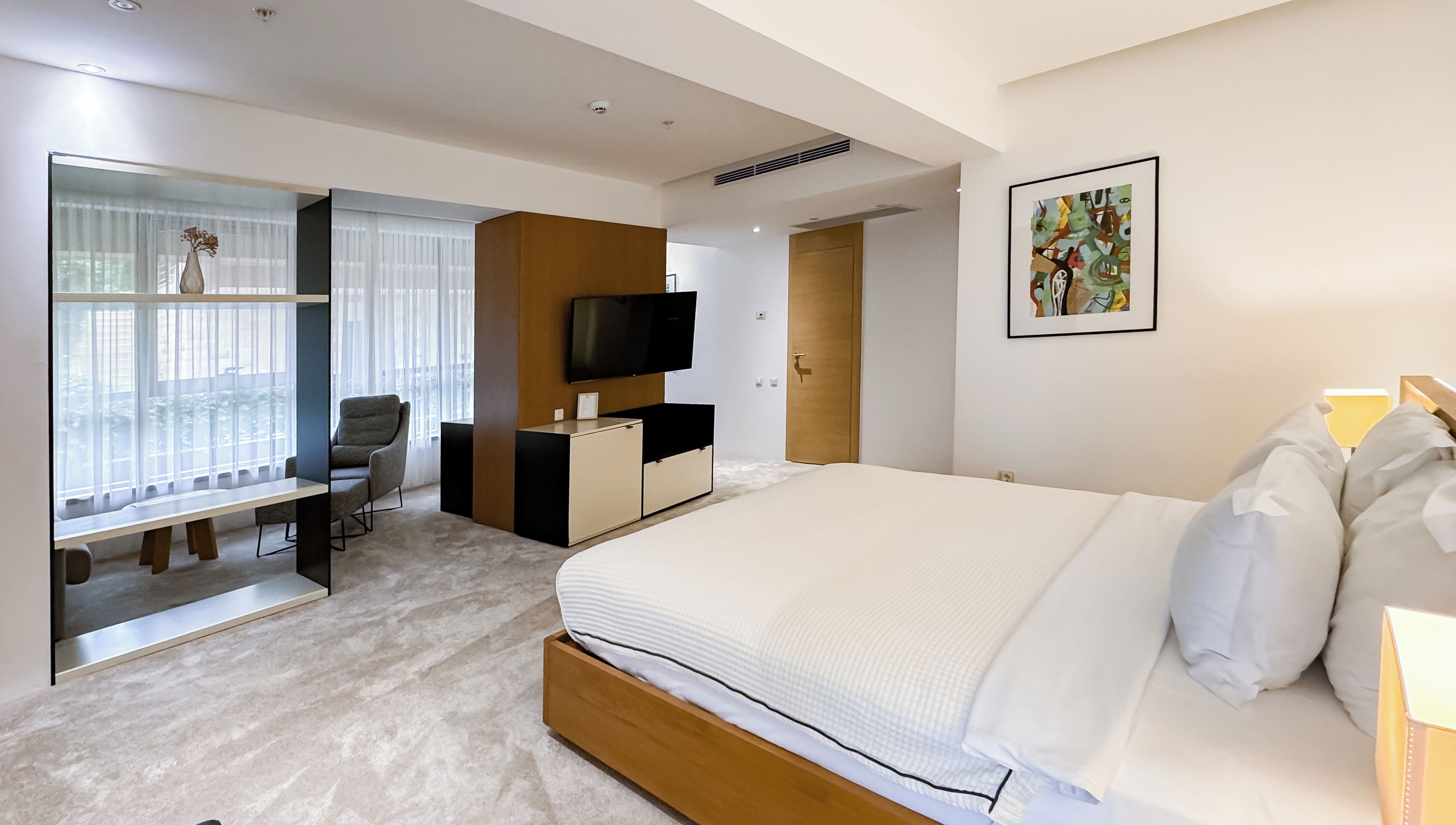 Comfort Suite, Balcony, Partial Sea View | Minibar, in-room safe, individually furnished, desk