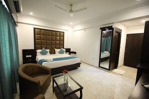 Deluxe Room, 1 Double Bed, Accessible, Non Smoking | Desk, iron/ironing board, bed sheets - Hotel Bauji Palace (Udaipur)