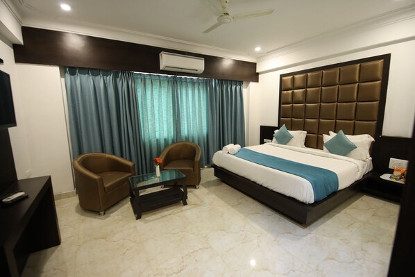 Deluxe Room, 1 Double Bed, Accessible, Non Smoking | Desk, iron/ironing board, bed sheets - Hotel Bauji Palace (Udaipur)