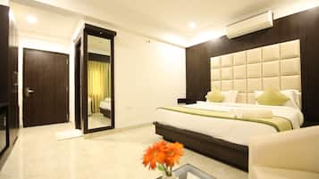 Deluxe Room, 1 Double Bed, Accessible, Non Smoking | Desk, iron/ironing board, bed sheets