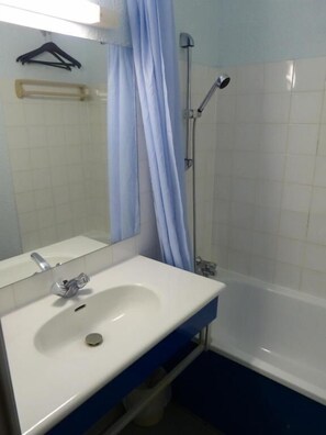 Shower dan handuk