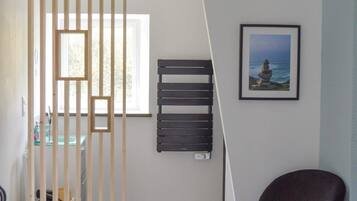 Deluxe Double Room, 1 Queen Bed, Private Bathroom, Courtyard View | Living area | Flat-screen TV