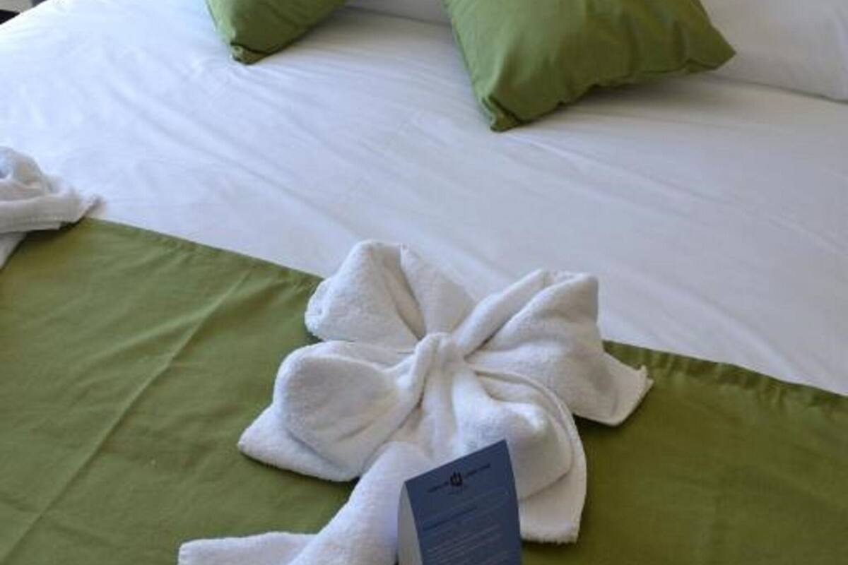 superior double room, 1 queen bed, non smoking | free minibar, in-room safe, desk, soundproofing