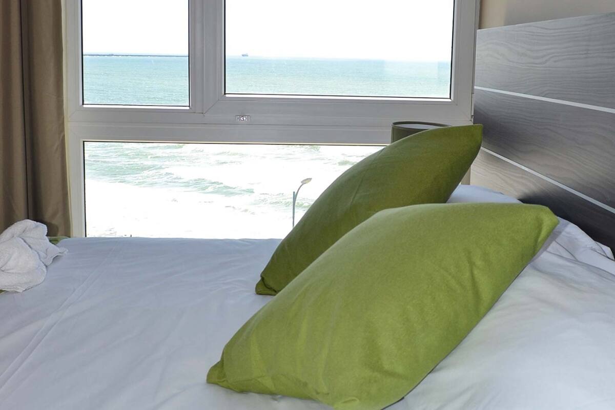 Habitación doble superior, 1 cama Queen size, para no fumadores | Artículos del minibar gratis y caja de seguridad en la habitación