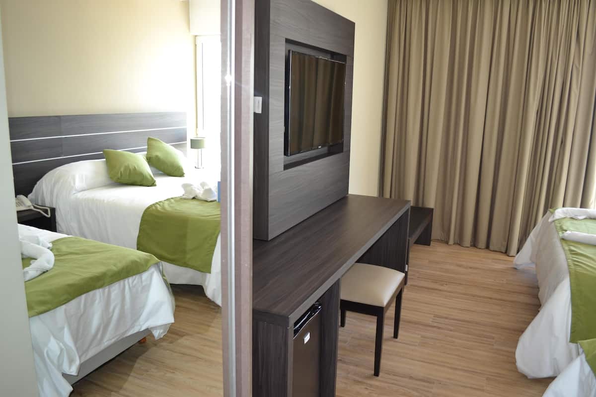 Artículos del minibar gratis y caja de seguridad en la habitación