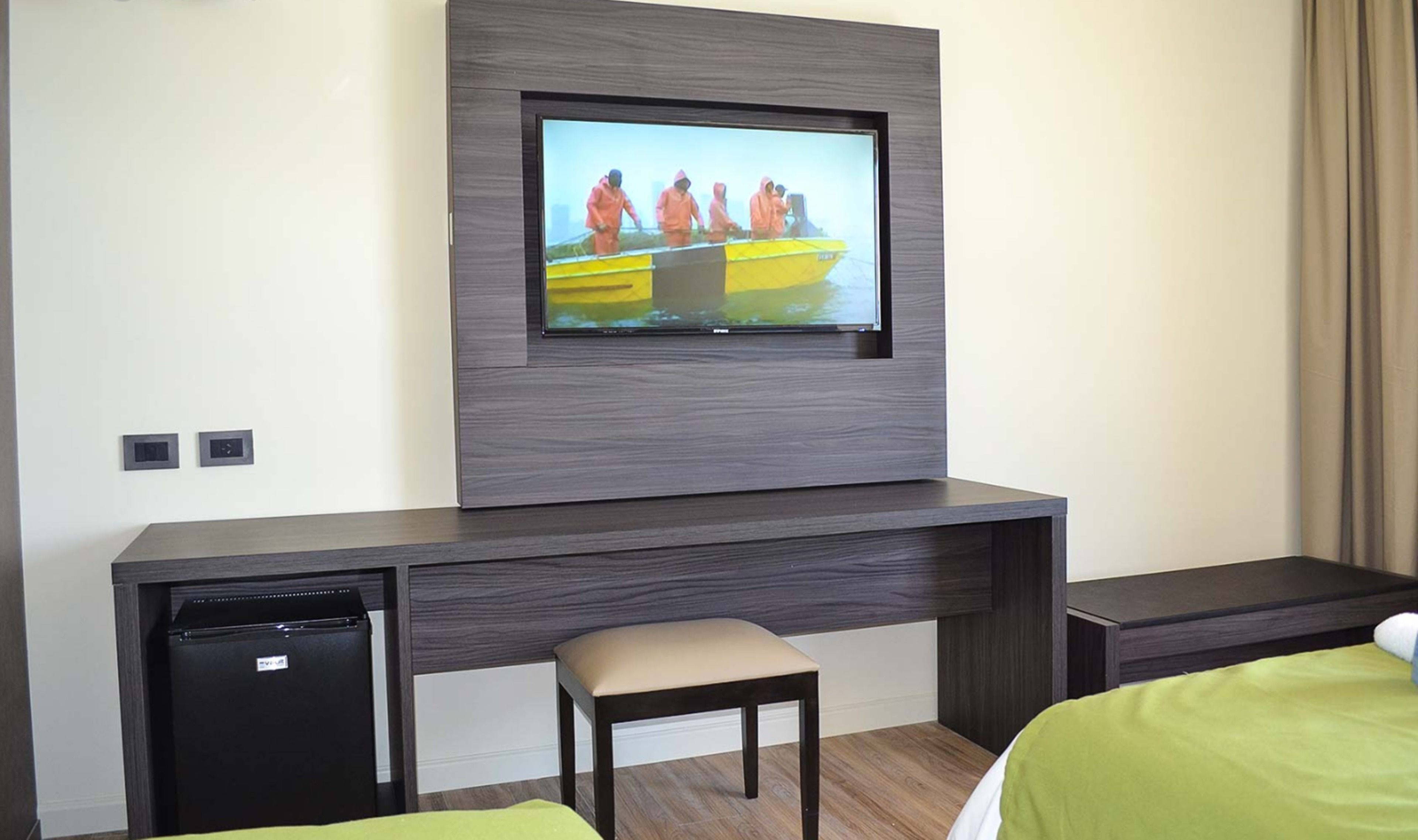 superior triple room, multiple beds, non smoking | free minibar, in-room safe, desk, soundproofing