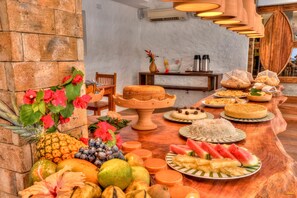 Free daily continental breakfast