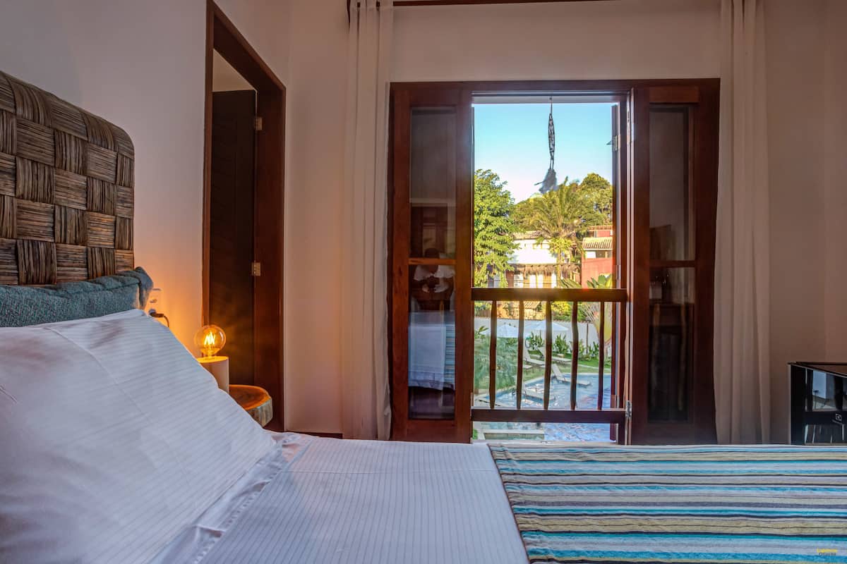 Chambre Standard, vue piscine | Literie de qualité supérieure, surmatelas, minibar
