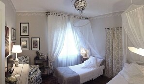 واي فاي مجانًا وملاءات أسرّة