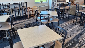 Petit déjeuner en libre-service compris tous les jours