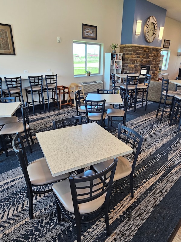 Free daily self-serve breakfast - Cobblestone Inn & Suites – Manchester (Manchester)