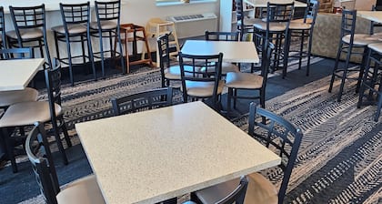 Cobblestone Inn & Suites – Manchester