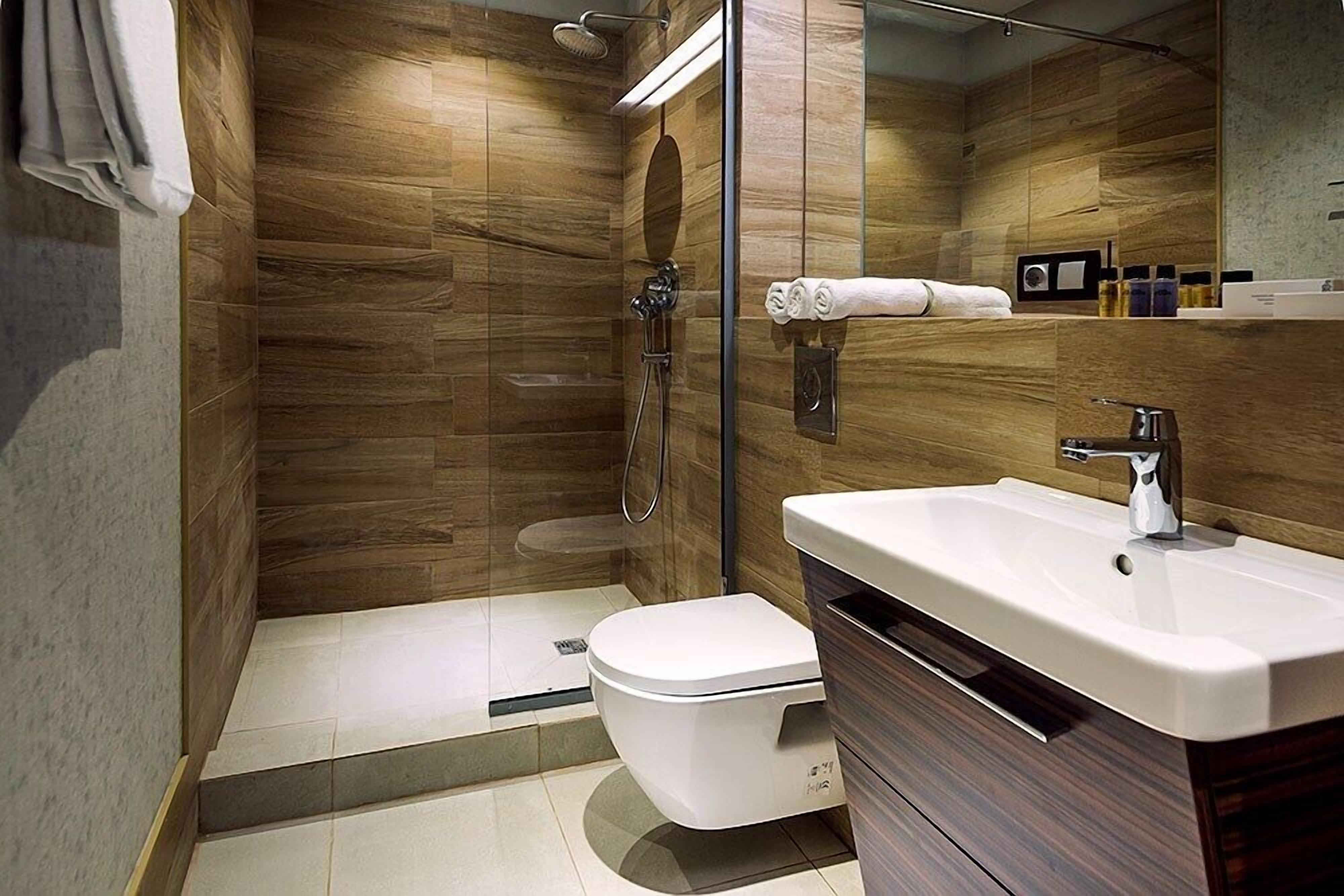 Shower, free toiletries, hair dryer, bathrobes