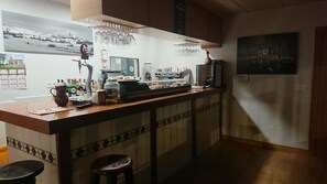 Desayuno completo (EUR 3.50 por persona) 