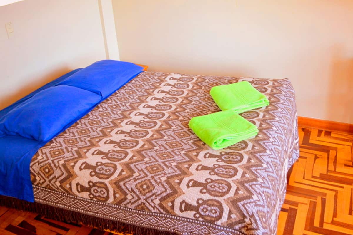 Cunas (de pago), wifi gratis, ropa de cama