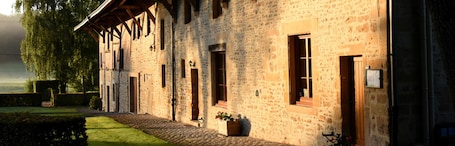 Front of property. La Correrie