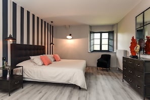 Bureau, rideaux occultants, chambres insonorisées, lits bébé (gratuits)