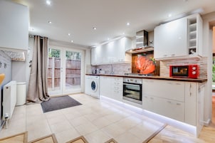 Apartment, 2 Bedrooms | Food and drink