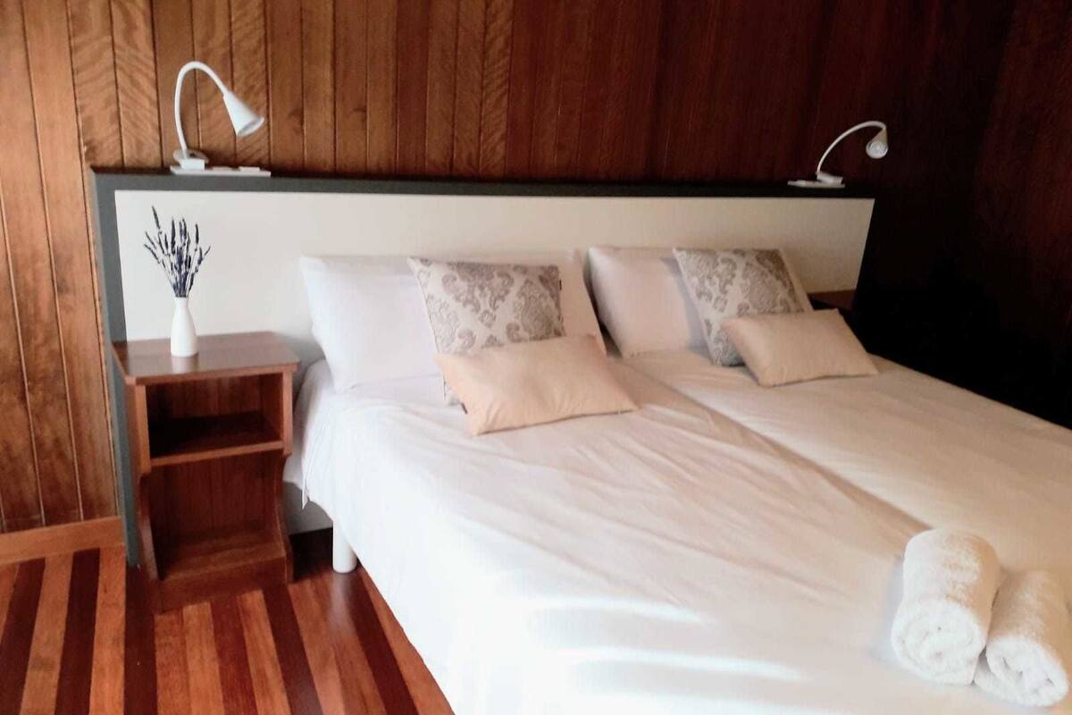 Comfort Suite | Desk, soundproofing, rollaway beds (surcharge), WiFi (free)