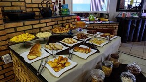 Free daily buffet breakfast - Hotel Querência (Miranda)
