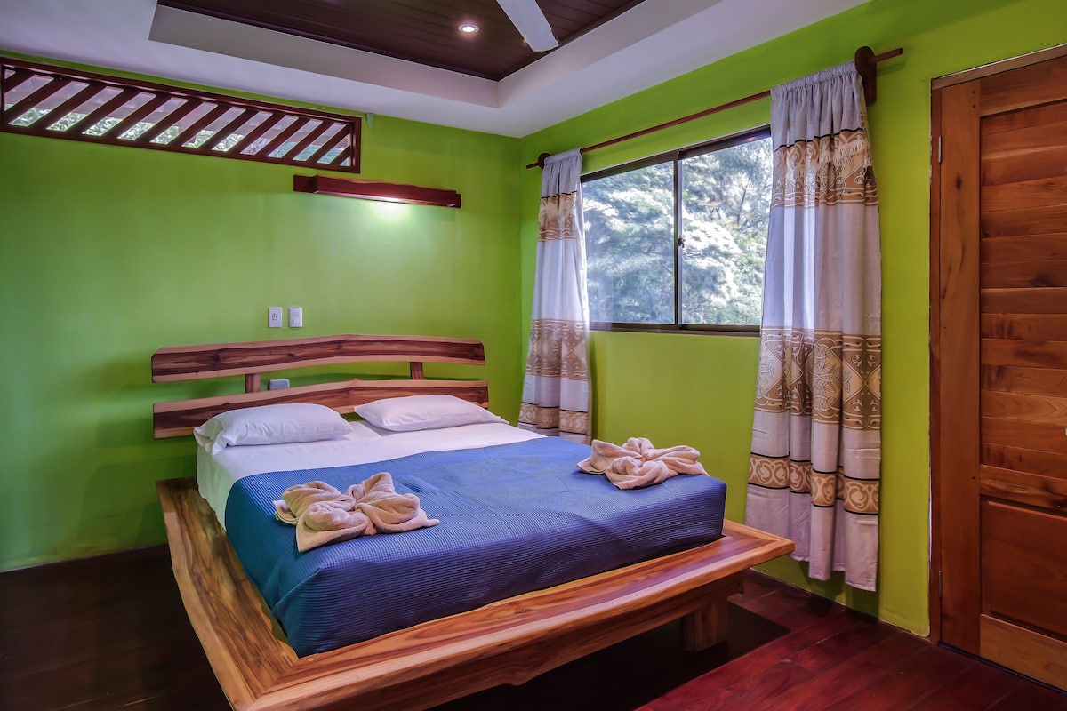 House, 2 Double Beds, Non Smoking (Casa Mariposa) | In-room safe, cribs (free), WiFi (free), bed sheets