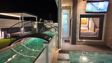 Private pool