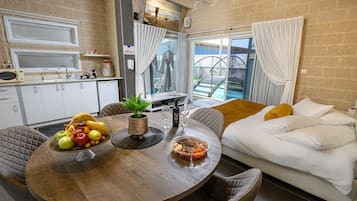 Premium bedding, free minibar, desk, laptop workspace