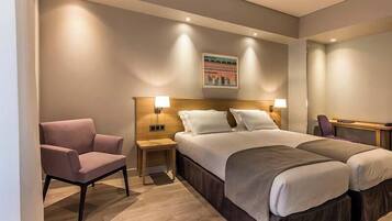Junior Suite | In-room safe, desk, laptop workspace, blackout curtains