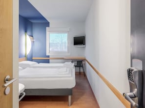 Zweibettzimmer | Schreibtisch, Verdunkelungsvorhänge, schallisolierte Zimmer