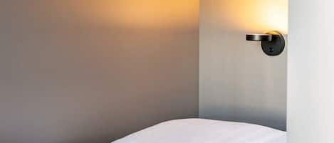 Escritorio, cortinas blackout, sistema de insonorización y wifi gratis