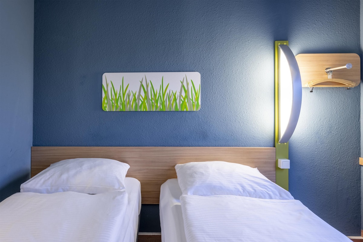 Twin Room | Desk, blackout curtains, soundproofing, free WiFi