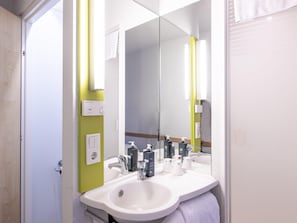 1 dormitori, escriptori, cortines opaques i habitacions insonoritzades