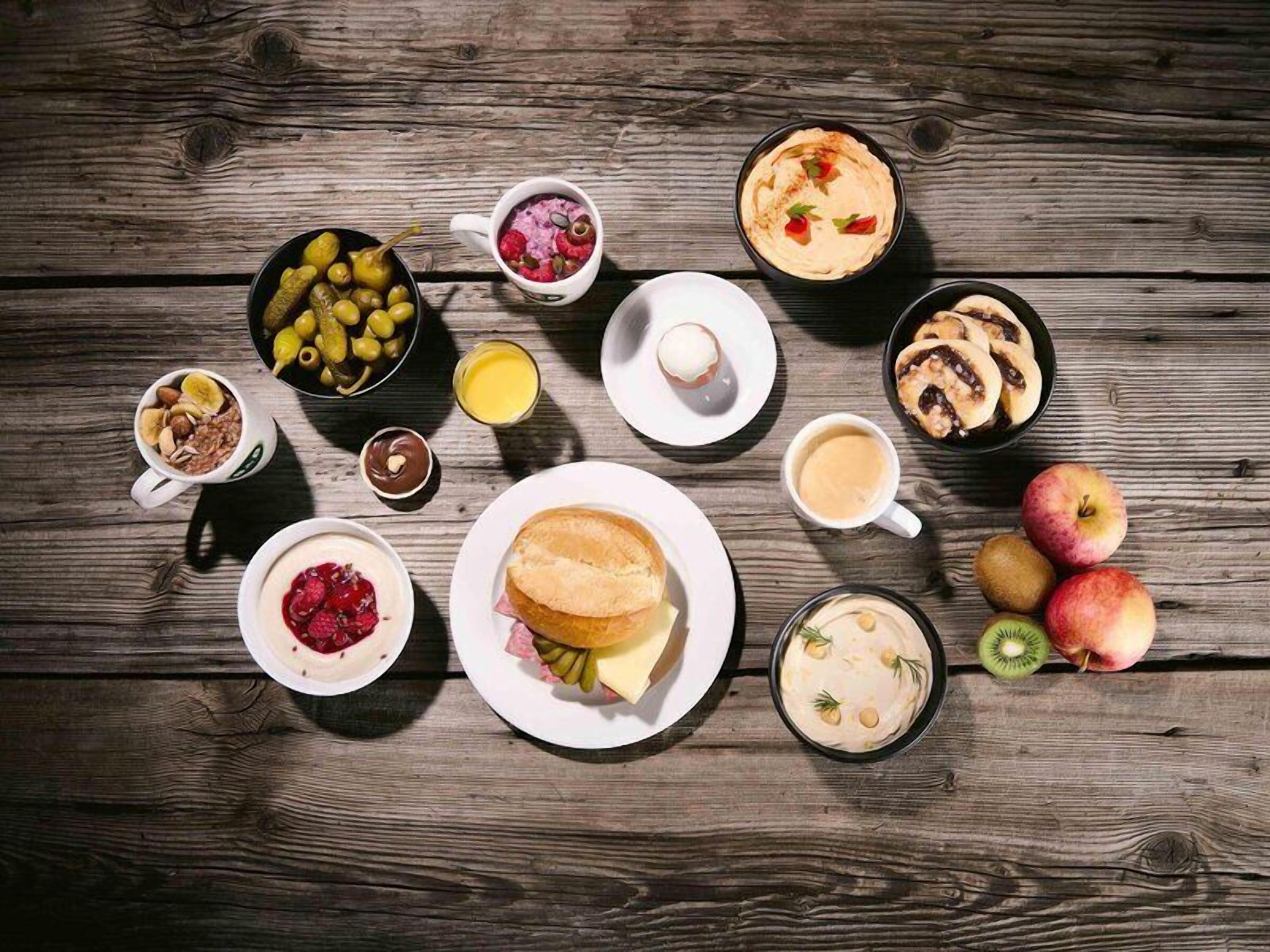 Café da manhã com buffet todos os dias mediante uma taxa
