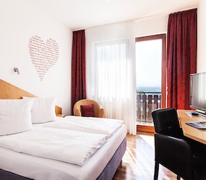 Hypo-allergenic bedding, in-room safe, individually decorated - Hotel Restaurant Kaiser (Herrenberg)