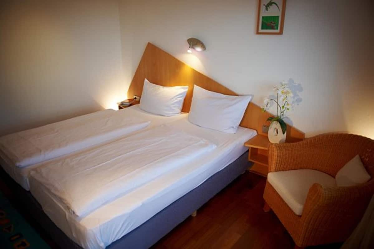 Hypo-allergenic bedding, in-room safe, individually decorated